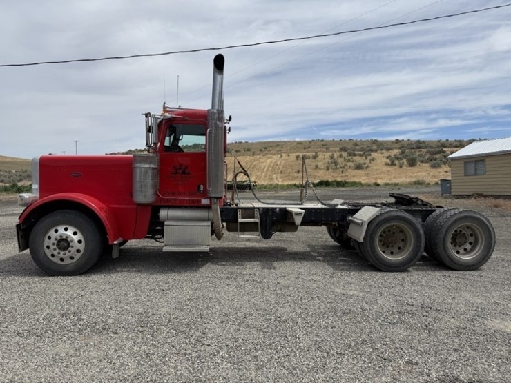 2009-peterbilt-389-image-7