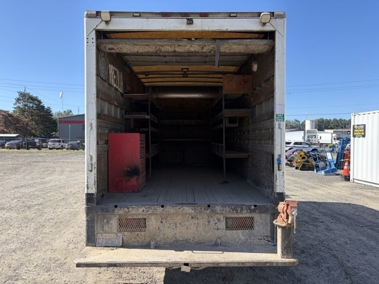 2006-isuzu-npr-image-5