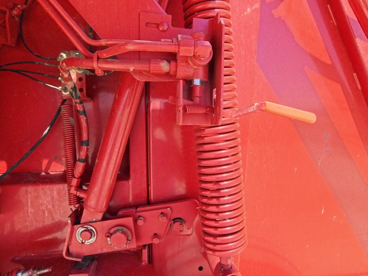 2011-new-holland-br7090-image-37