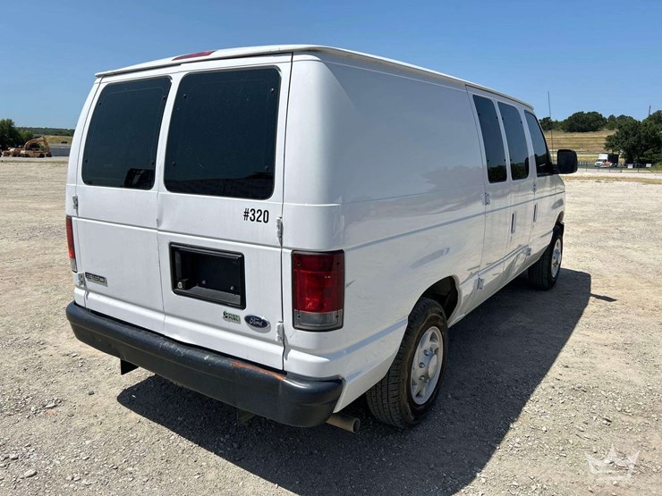 2009-ford-e150-image-3