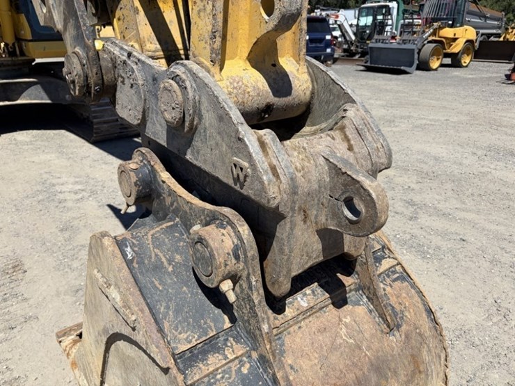 2023-komatsu-pc210-lc-11-image-16