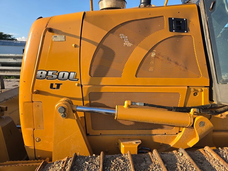 case-850l-lt-image-17