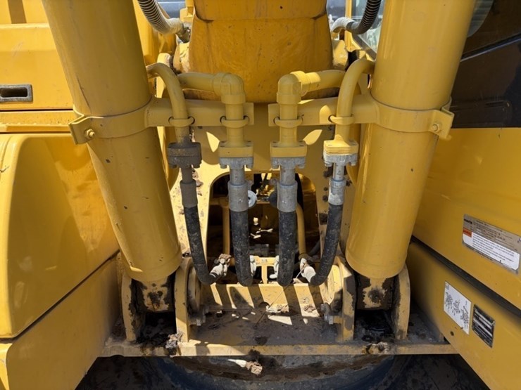 2023-komatsu-pc210-lc-11-image-19