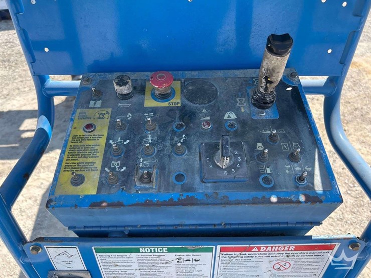 2008-genie-z-34/22-22ft-4x4-articulating-boom-lift-image-11