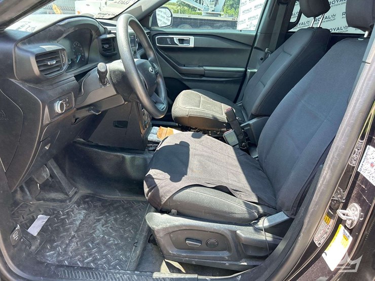 2021-ford-explorer-image-12
