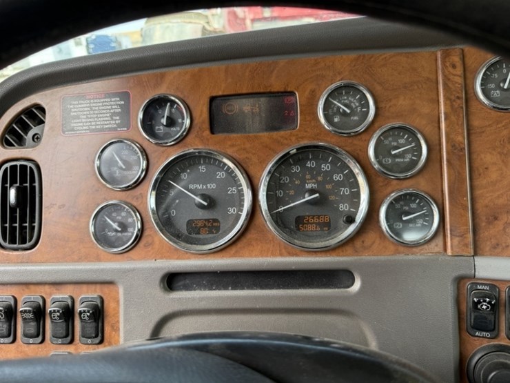 2009-peterbilt-389-image-32