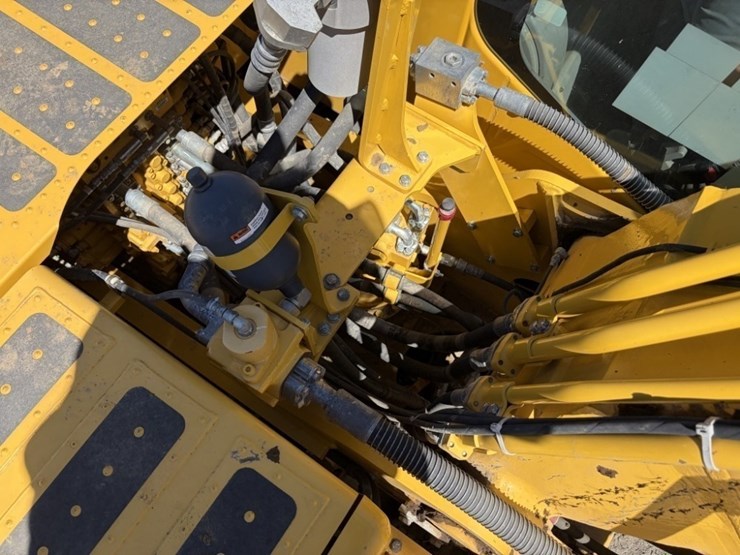 2023-komatsu-pc210-lc-11-image-27
