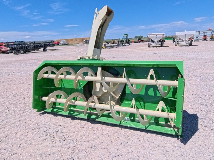 #1093-•-farm-king-960-snow-blower-image-14