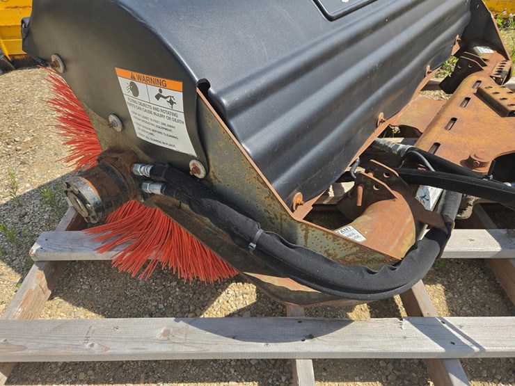 #2436-•-bobcat-approx.-72"-skid-steer-sweeper-attachment-image-6