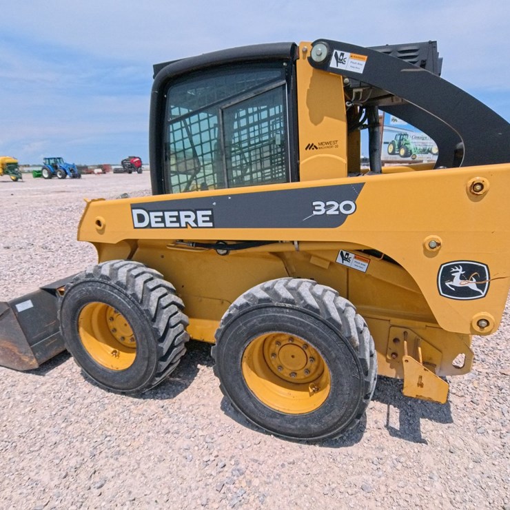 2007 JOHN DEERE 320