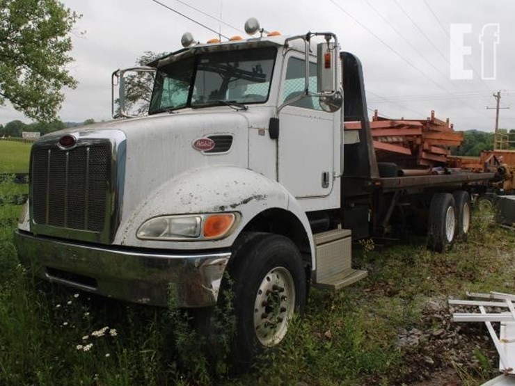 2005-peterbilt-335-image-1