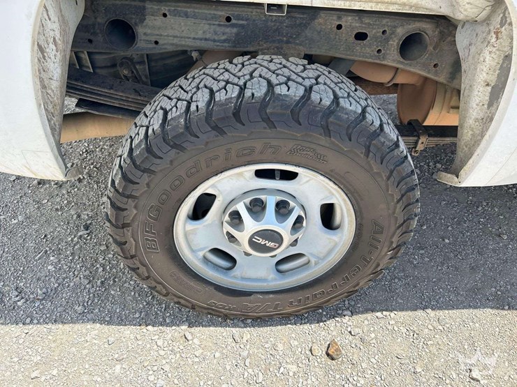 2013-gmc-2500-image-25
