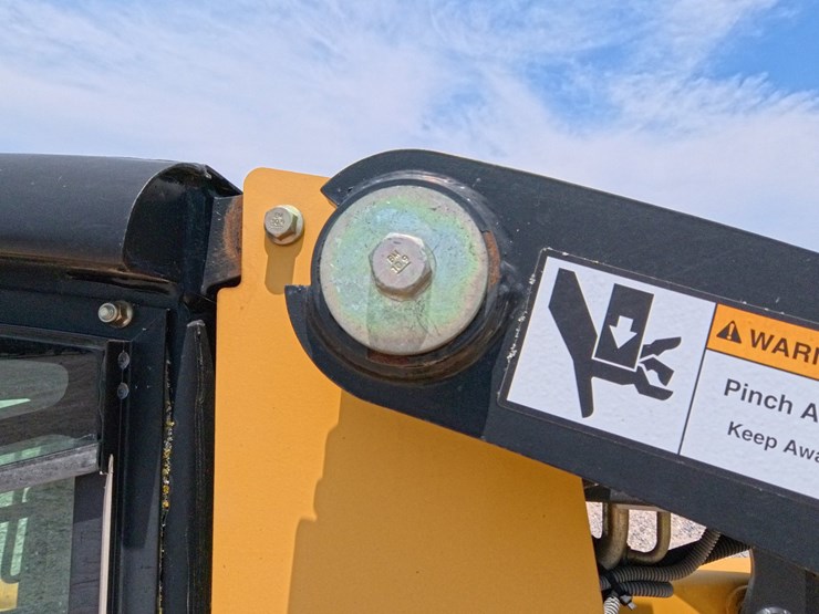 2007-john-deere-320-image-21