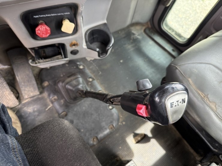2009-peterbilt-389-image-40