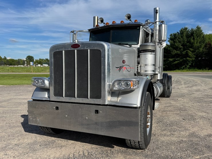 2015-peterbilt-389-image-17