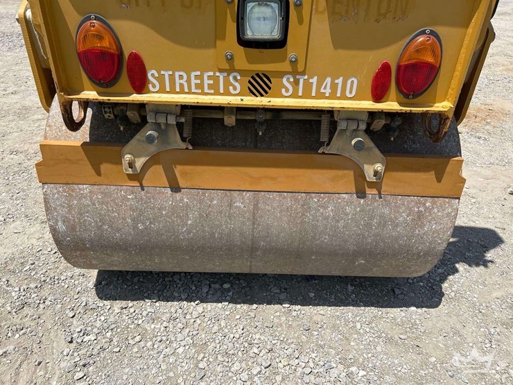 2014-caterpillar-cb24-image-16