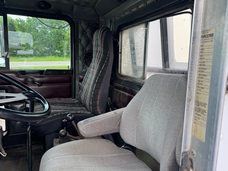 kenworth-w900l-image-26