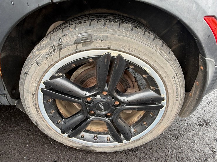 #1439-•-2011-mini-cooper-s-4-door-hatchback-image-34