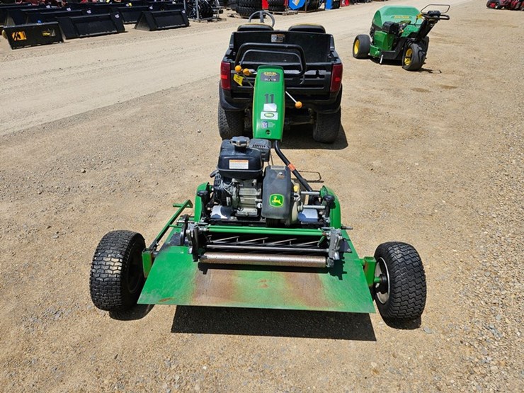 john-deere-220-image-4