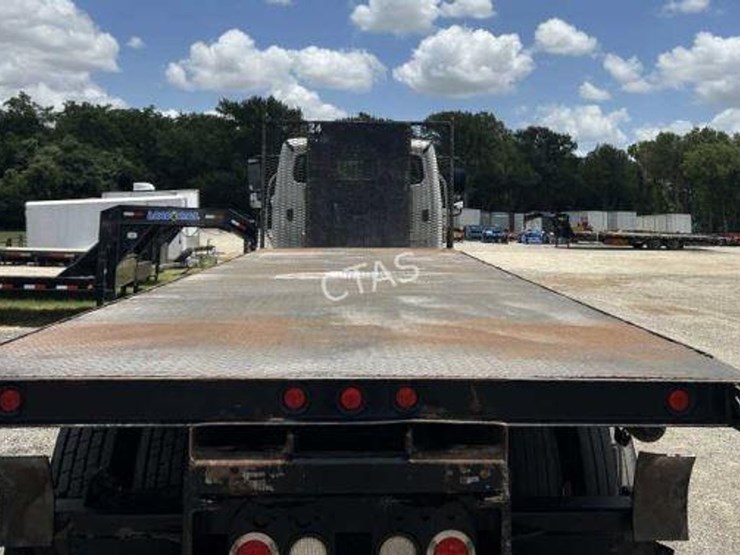 2015-freightliner-m2-106-image-7