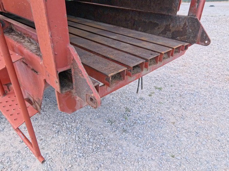 hesston-4900-image-46