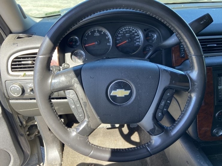 2010-chevrolet-tahoe-lt-image-19