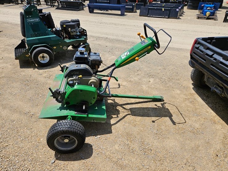john-deere-220-image-6