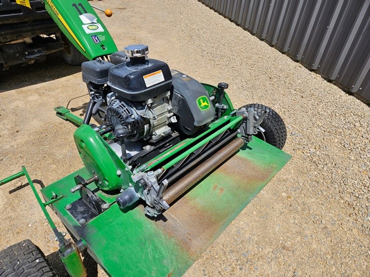 john-deere-220-image-13