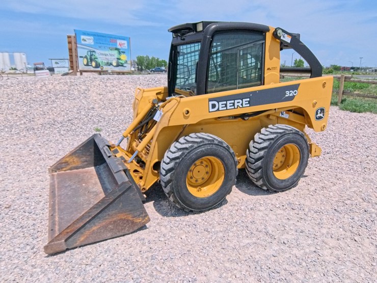 2007-john-deere-320-image-2