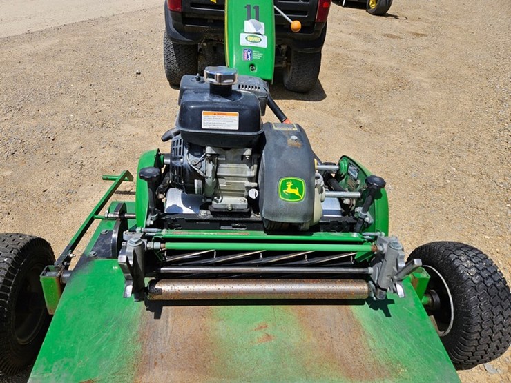 john-deere-220-image-14