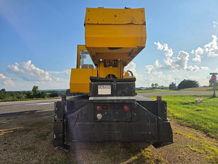 #2446-•-clark-720-crane-truck-image-4