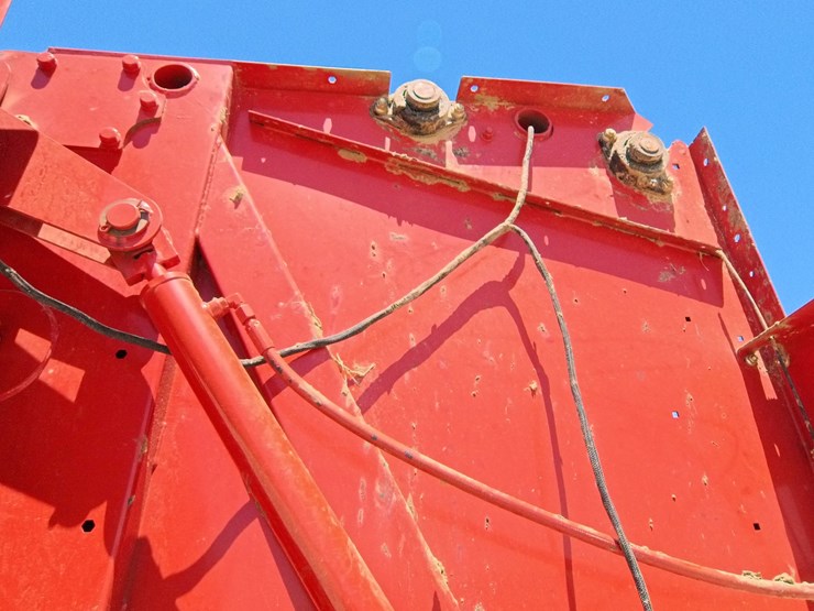 2011-new-holland-br7090-image-40