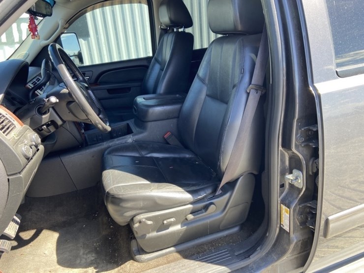 2010-chevrolet-tahoe-lt-image-23