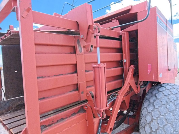hesston-4900-image-51