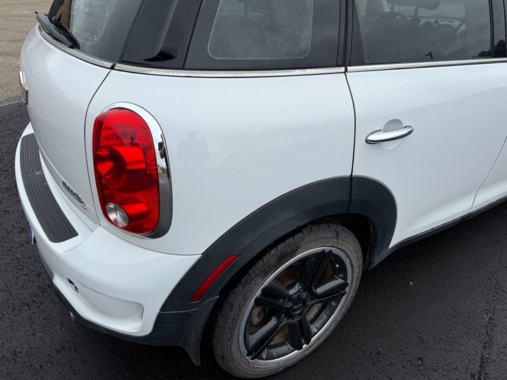 #1439-•-2011-mini-cooper-s-4-door-hatchback-image-16