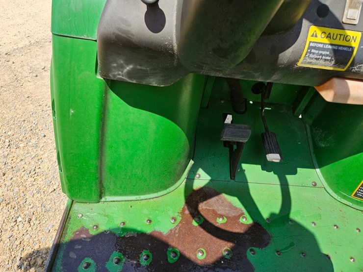 2011-john-deere-gator-image-25