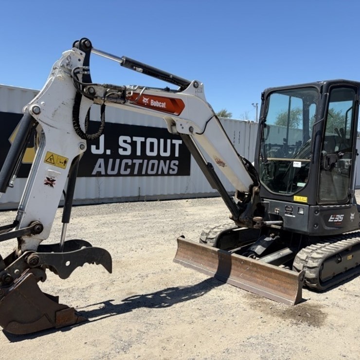 2023 BOBCAT E35