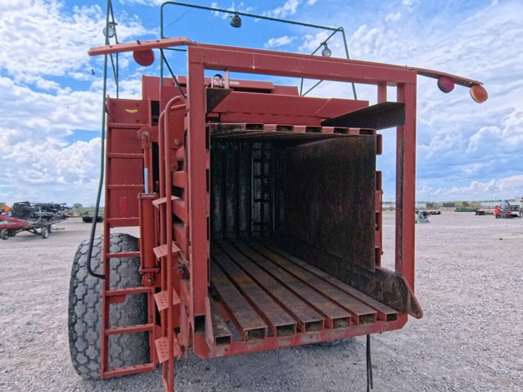hesston-4900-image-45