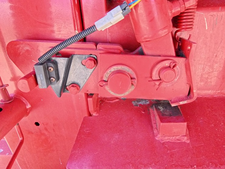 2011-new-holland-br7090-image-67