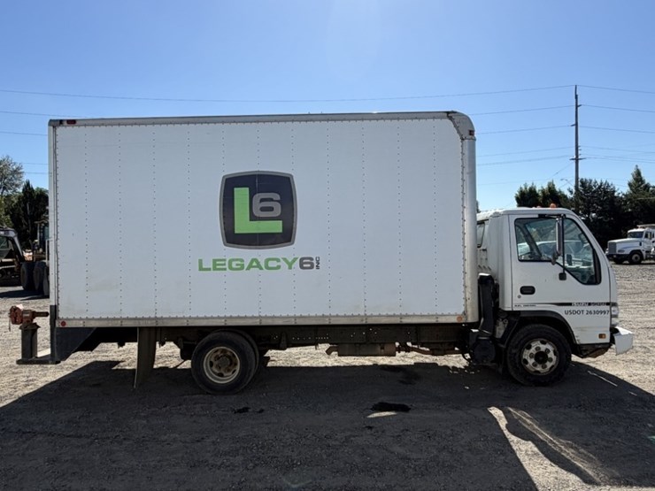2006-isuzu-npr-image-3