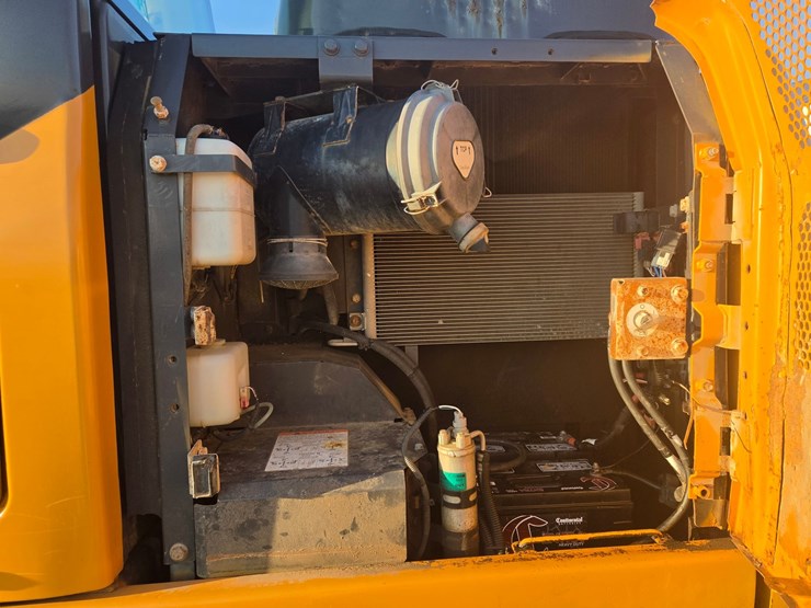 case-cx130c-image-32