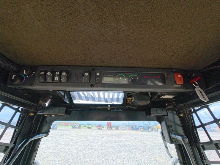 2007-john-deere-320-image-35