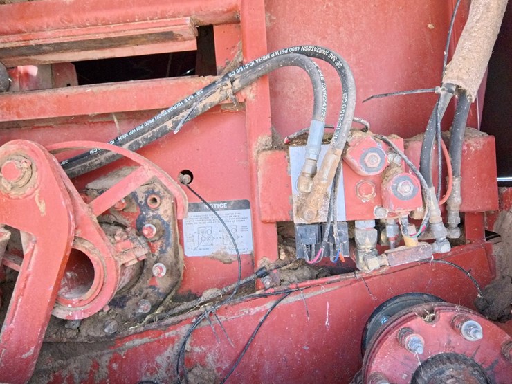 hesston-4900-image-56