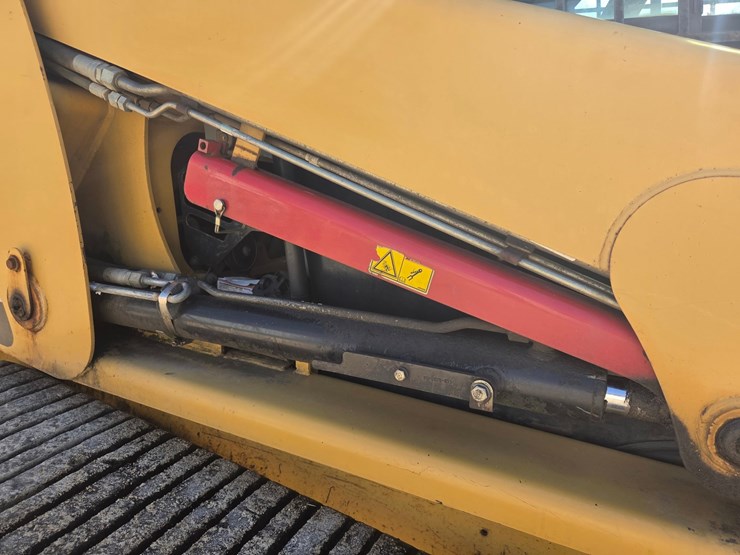 caterpillar-277b-image-19