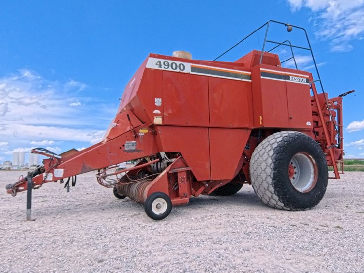 hesston-4900-image-3