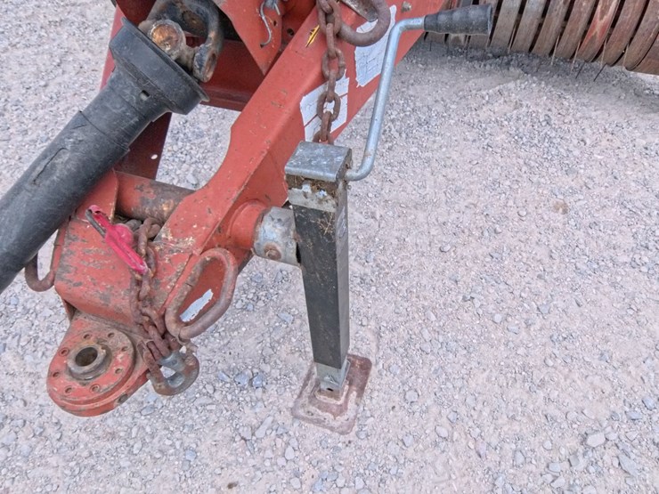 hesston-4900-image-11