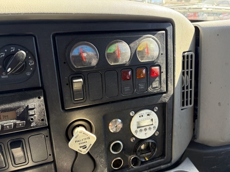 2013-international-durastar-4300-image-37