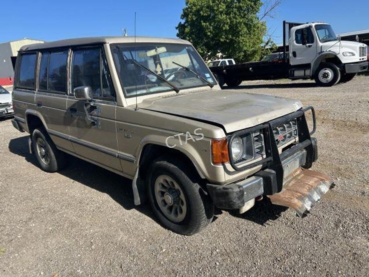 1991-mitsubishi-montero-image-3