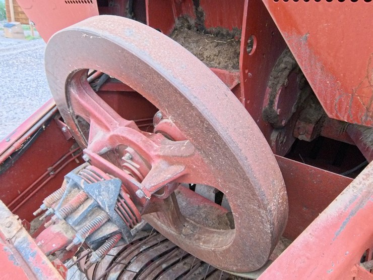 hesston-4900-image-12