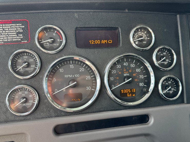 2015-peterbilt-389-image-30